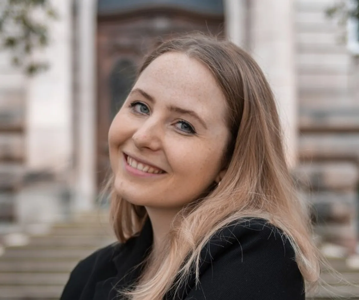 Paula R.